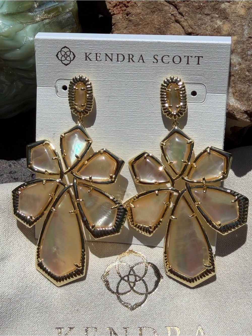 NWT KENDRA SCOTT Earrings - Beautiful Designer - Classic - Mother of Pearl